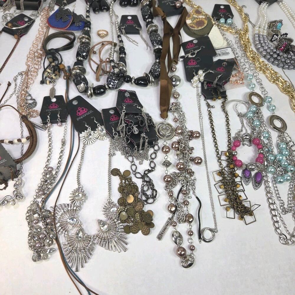 Paparazzi Lot 50+ Pc Mixed Costume Jewelry Necklaces Earrings Bracelets Rings - Picture 5 of 8